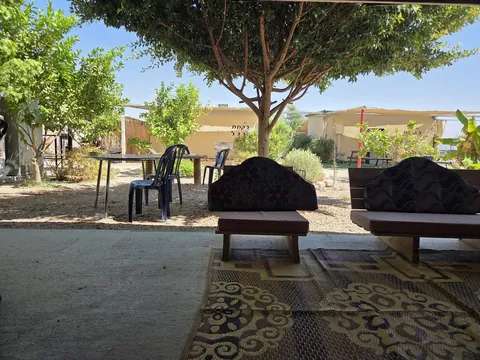 גינת המתחם